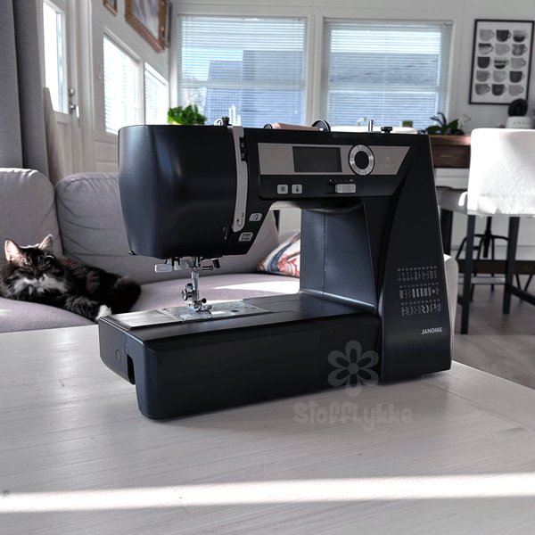 Janome SewLA Grafittgr&aring; m/Toalettmappem&oslash;nster