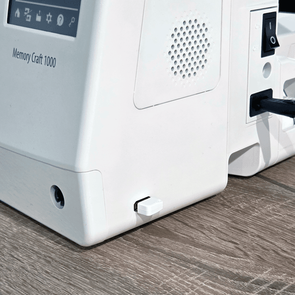 USB 8GB Minnebrikke med Broderidesign