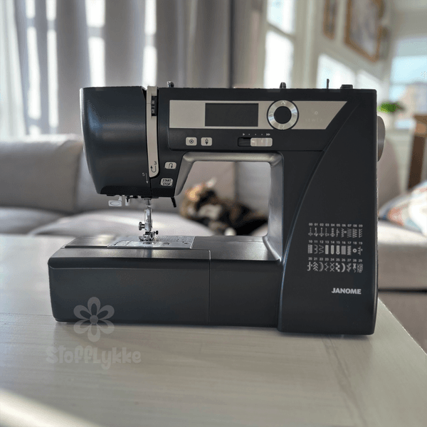 Janome SewLA Grafittgr&aring; m/Toalettmappem&oslash;nster